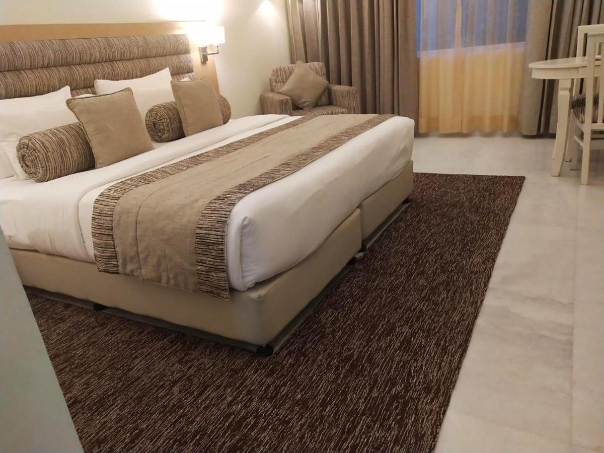 Best Western Resort Country Club Gurgaon Exterior foto