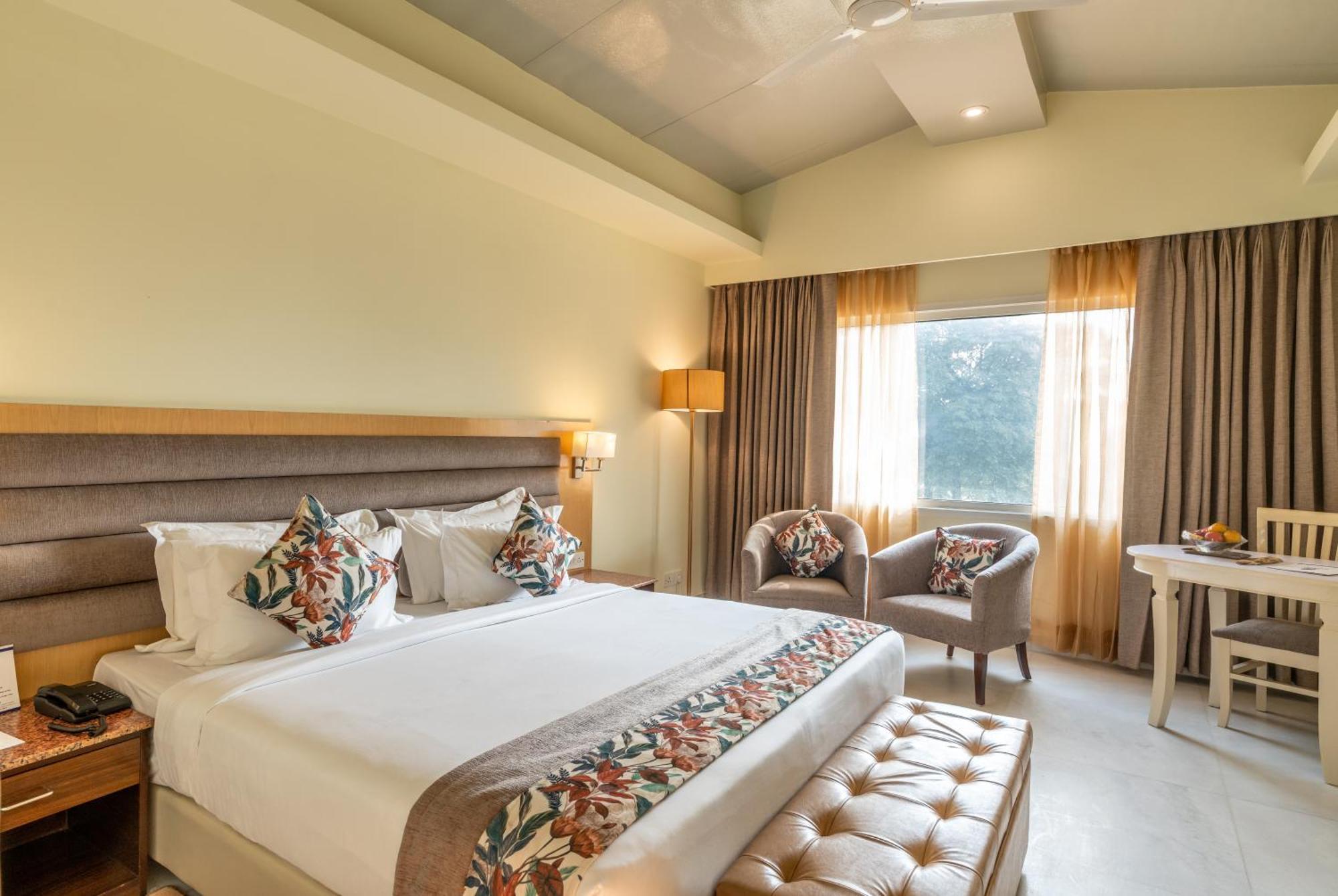 Best Western Resort Country Club Gurgaon Exterior foto